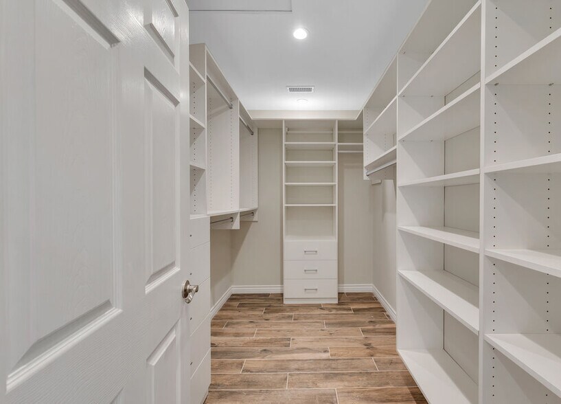 Building Photo - 4242 Van Nuys Blvd