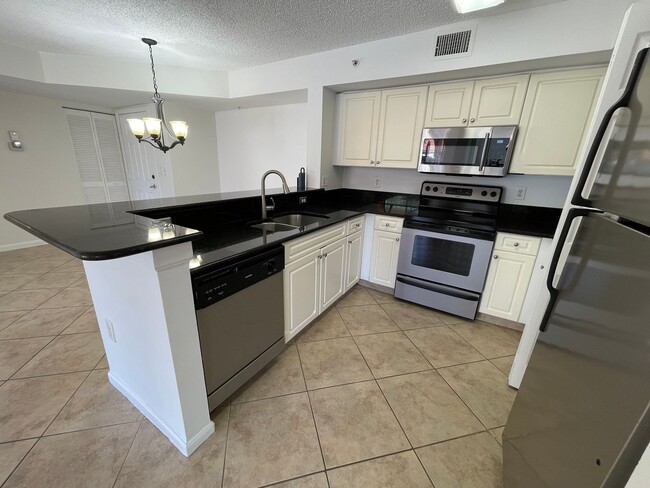 Building Photo - ANNUAL RENTAL - 1ST FLOOR 3 BED / 2 BATH C...