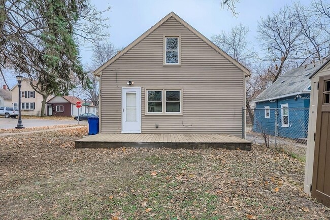 Building Photo - 475 Lawson Ave W