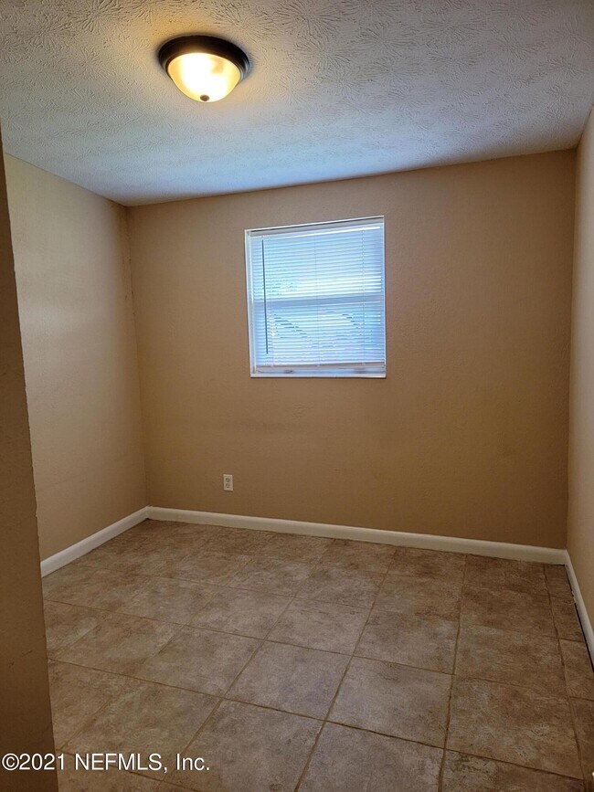 Building Photo - 115 Saratoga Cir S