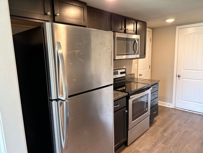 Building Photo - 3 Bed Townhome in Grain Valley