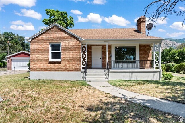 Building Photo - 2480 Jackson Ave