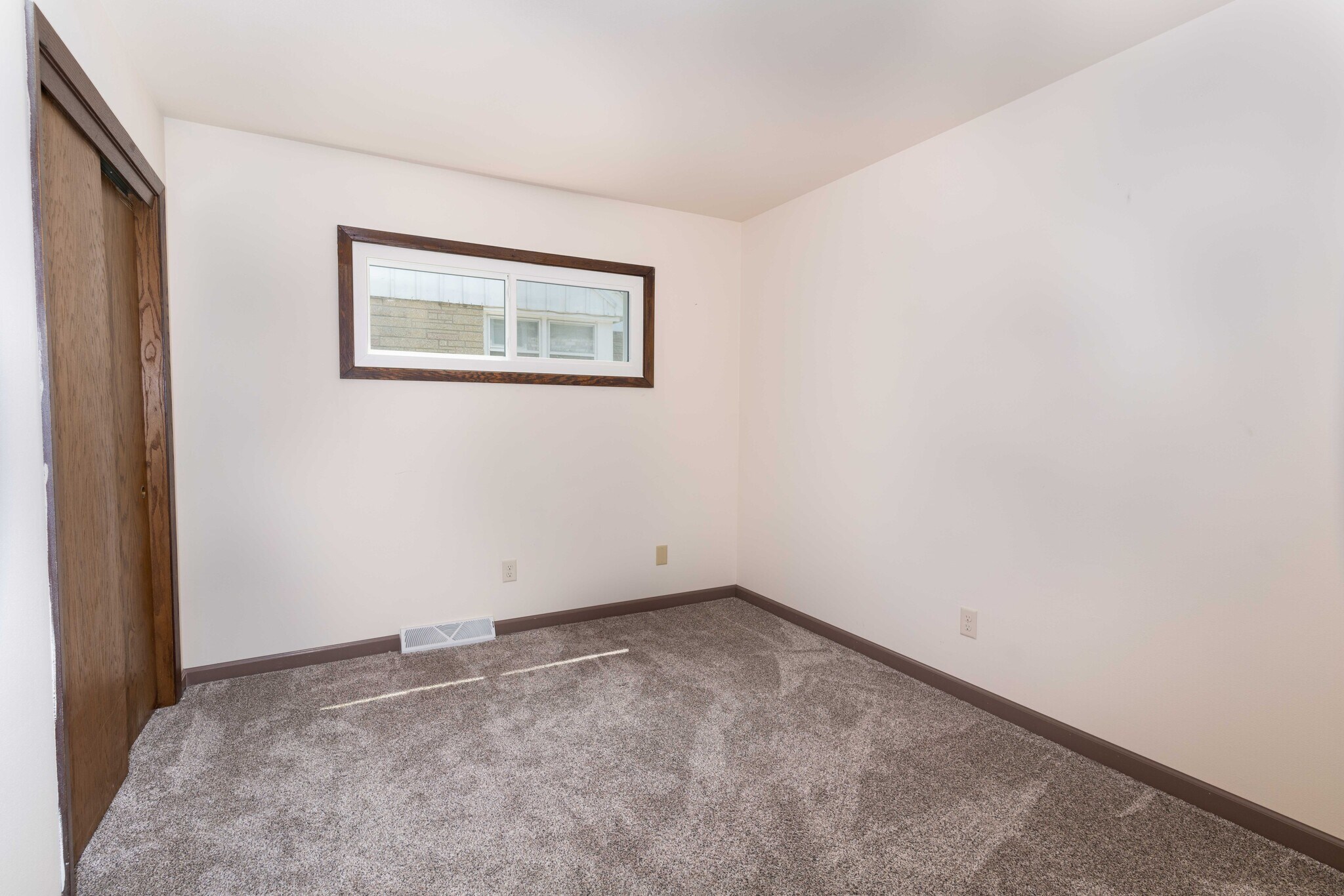 Building Photo - 2110 S 96th St