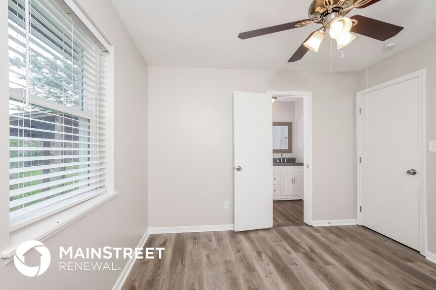 Building Photo - 5911 Carmelwood Cir