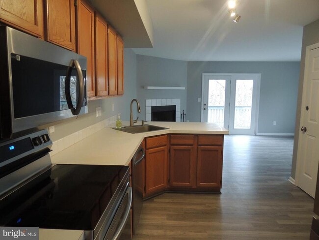 Building Photo - 404 Pinebrooke Cir