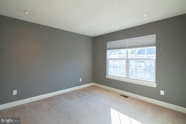 Building Photo - 27127 Hickory Ln