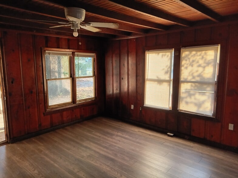 Building Photo - 2312 Ross Ave