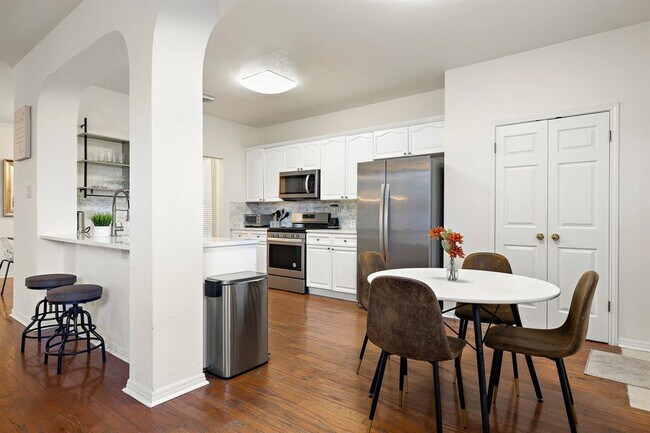 Building Photo - 13039 Scofield Farms Dr