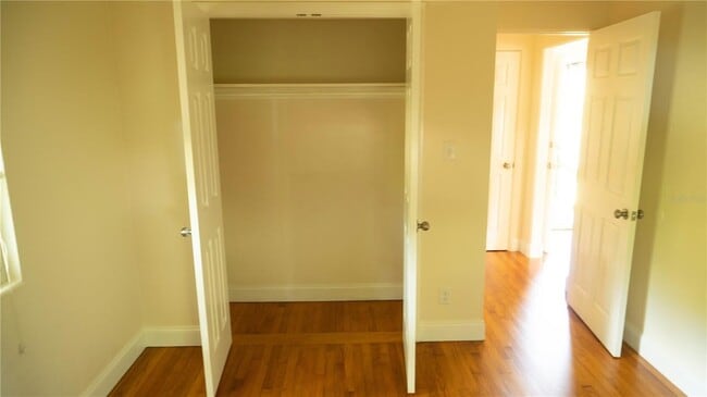 Building Photo - 2116 Henderson Dr