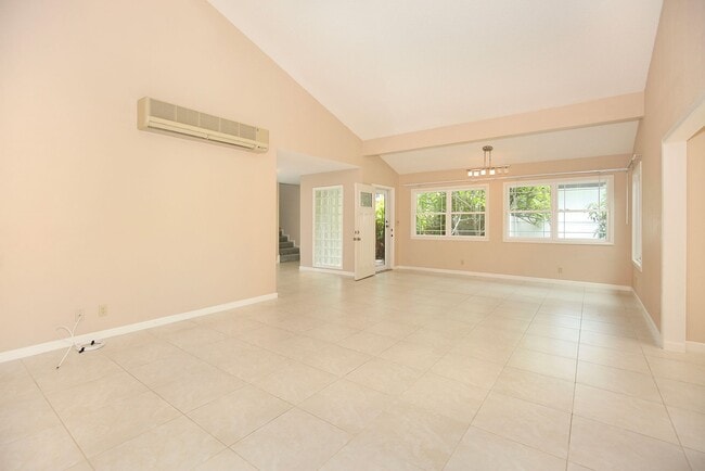 Building Photo - 1298 Lunalilo Home Rd