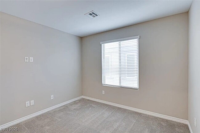 Building Photo - 932 Lotus Falls St