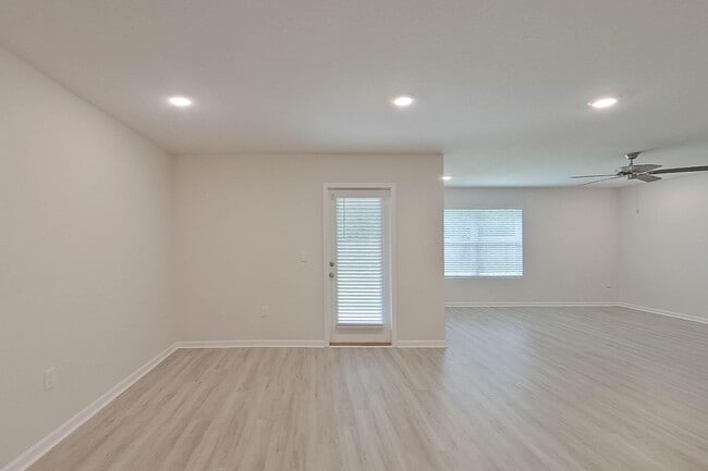 Building Photo - 4702 Malay Cir