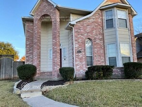 Building Photo - 7992 Roundtable Rd