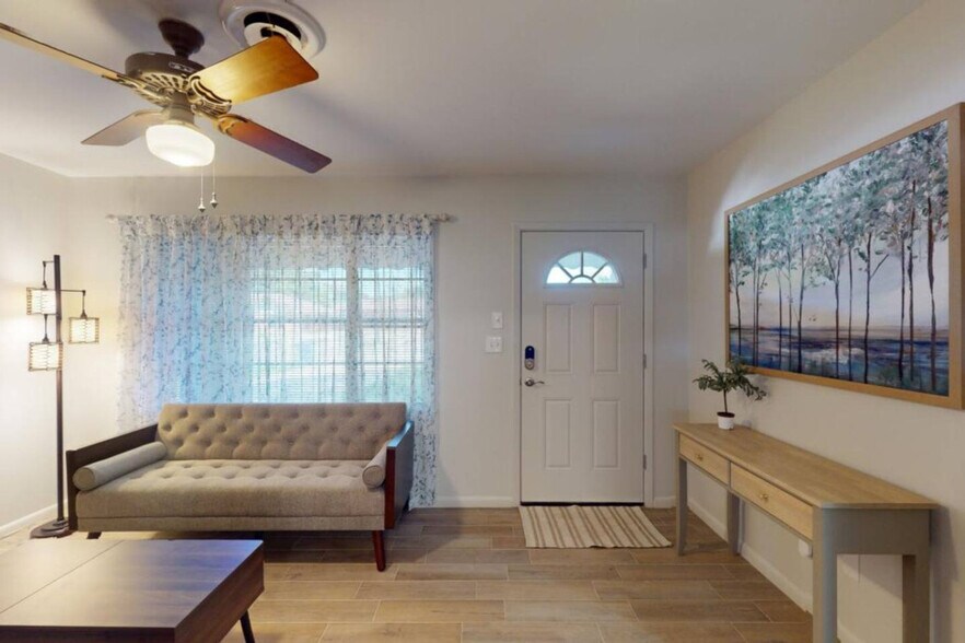 Building Photo - 118 Miller St