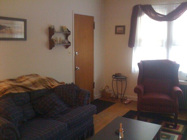 Building Photo - 631 Plymouth Rd