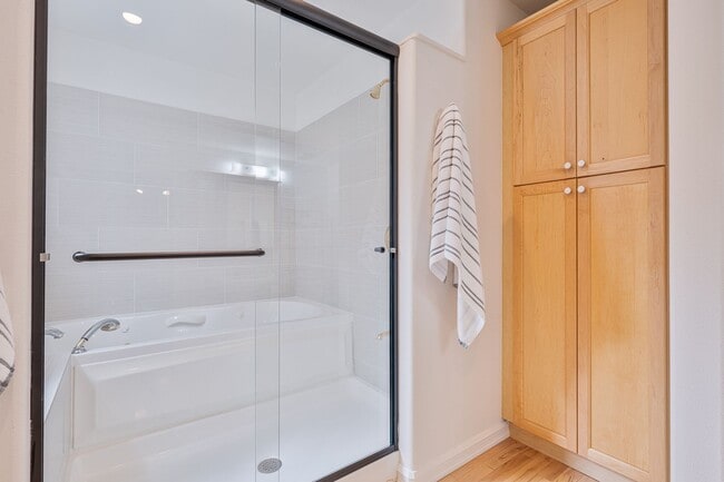 Building Photo - BEAUTIFUL 5 Bedroom Home in the Sought-After Hillshire Estates of Bull Mountain