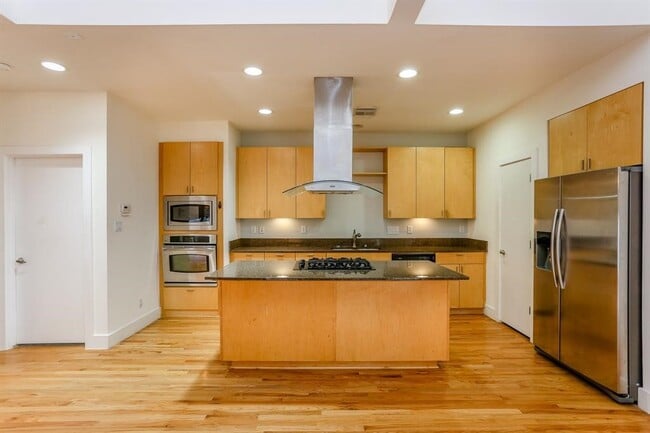 Building Photo - 4406 Koehler St