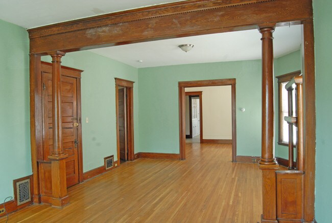Building Photo - 132 Blaine Ave