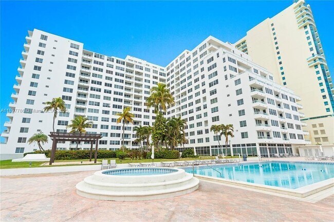 Building Photo - 5005 Collins Ave