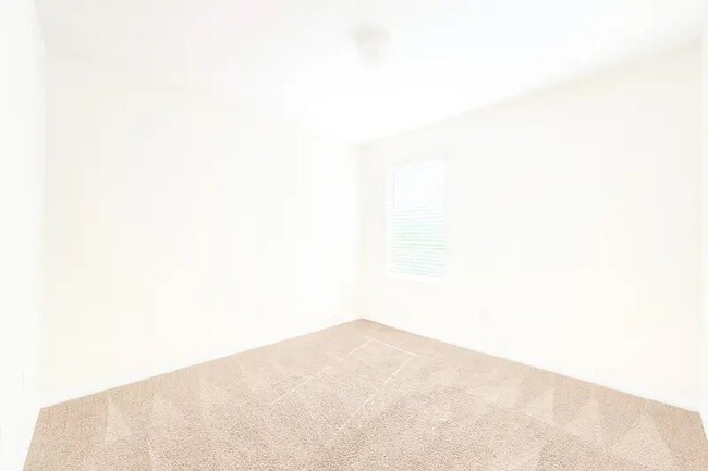 Building Photo - 2220 NE 5th Ave