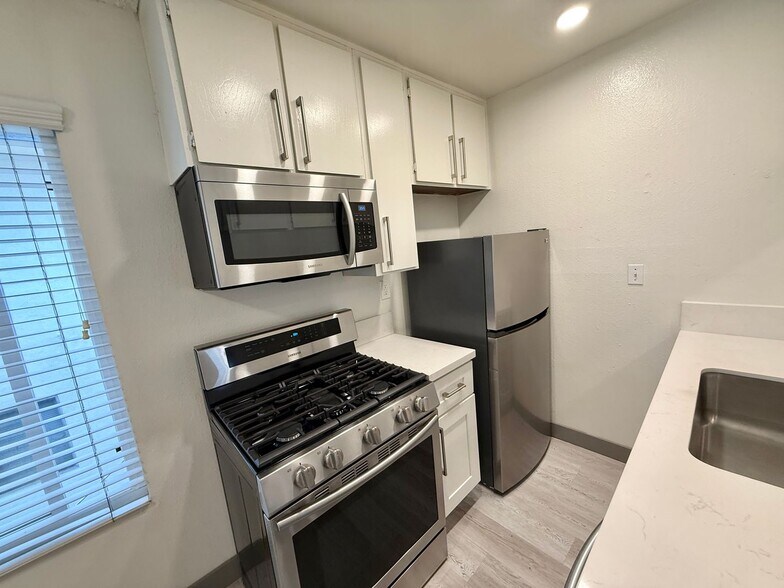Building Photo - 3735 S Canfield Ave