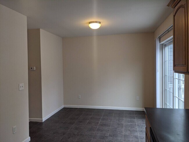 Building Photo - 3 Bedroom Townhouse for Rent in Waynesboro!