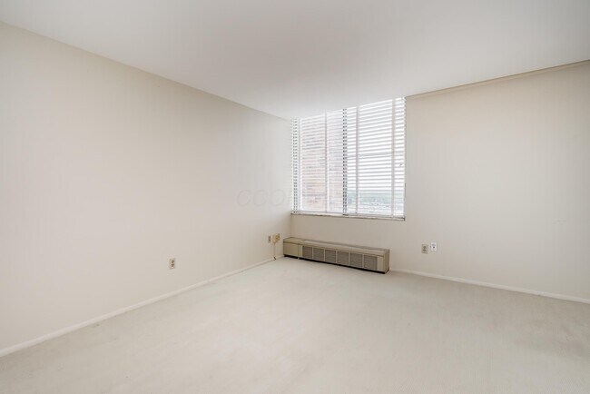 Building Photo - 1000 Urlin Ave