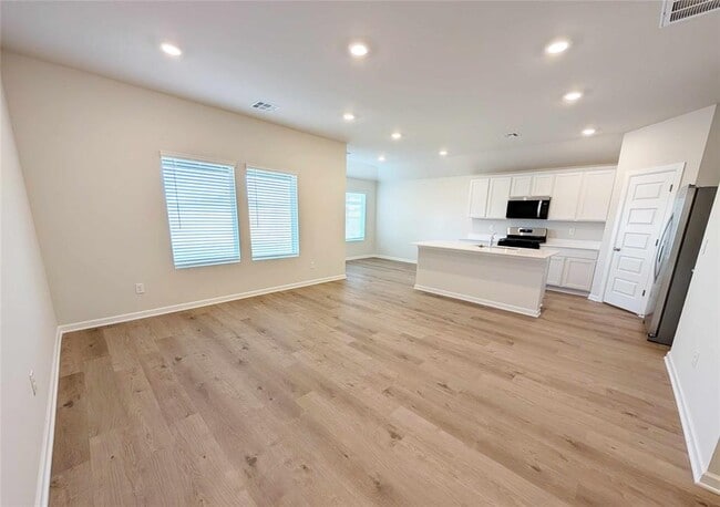 Building Photo - 2917 Ember Dr