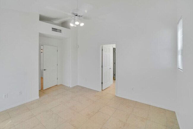 Building Photo - Gorgeous 3 Bedroom 2 Bath Home in Rita Ranch