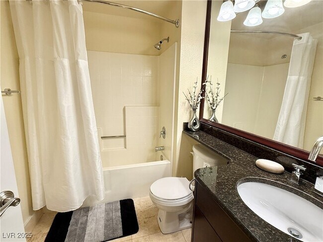 Building Photo - 230 E Flamingo Rd