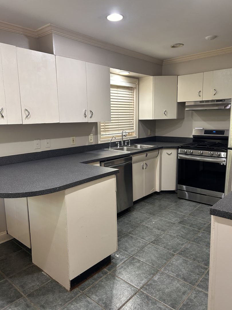 Building Photo - 1510 Wilhurst St