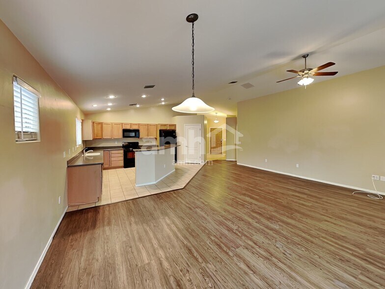 Building Photo - 4013 E Shadow Branch Dr