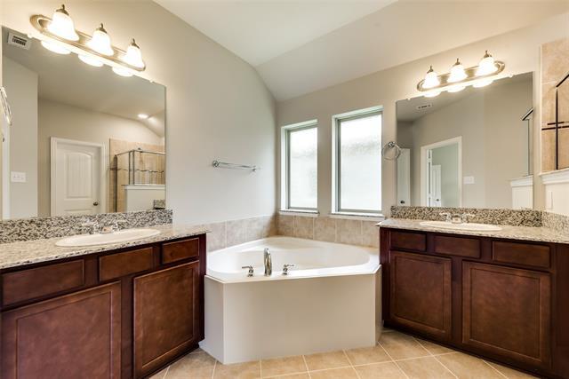 Building Photo - 800 Bird Creek Dr