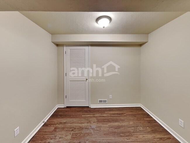 Building Photo - 4445 S Wakeport Bay