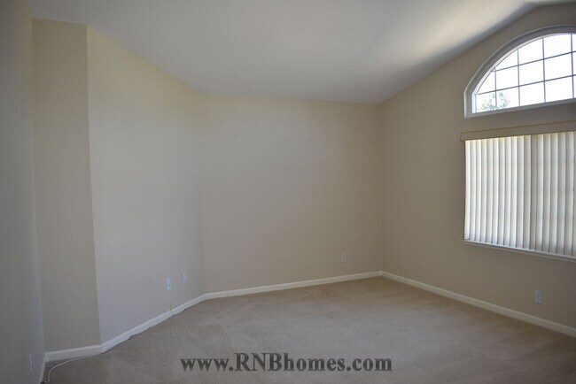 Building Photo - 2400 Carr Ct