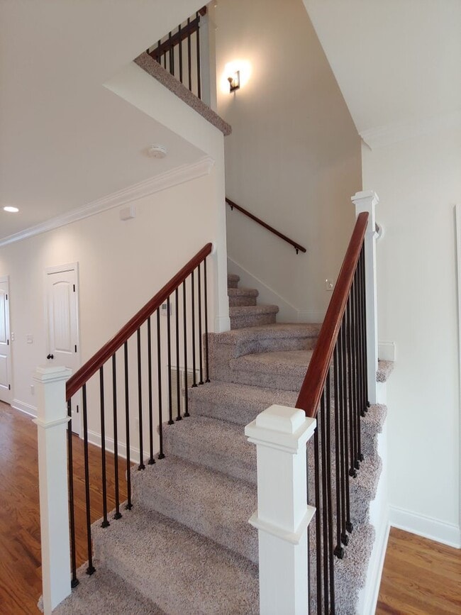 Building Photo - 3 Bedroom, 2.5 Bath Townhome Close to UTC!