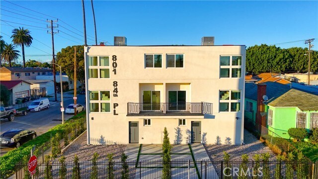 Building Photo - 801 E 84th Pl