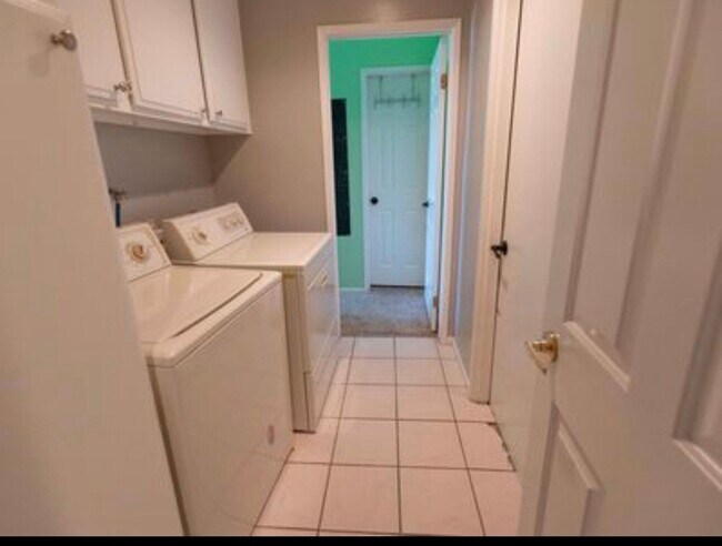 Building Photo - 1804 Sweet Briar Pl