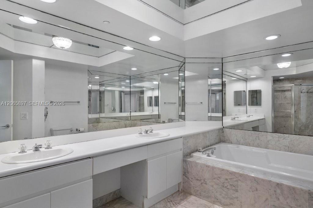 Building Photo - 16400 Collins Ave