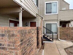 Building Photo - fireplace and all appliances close to ever...