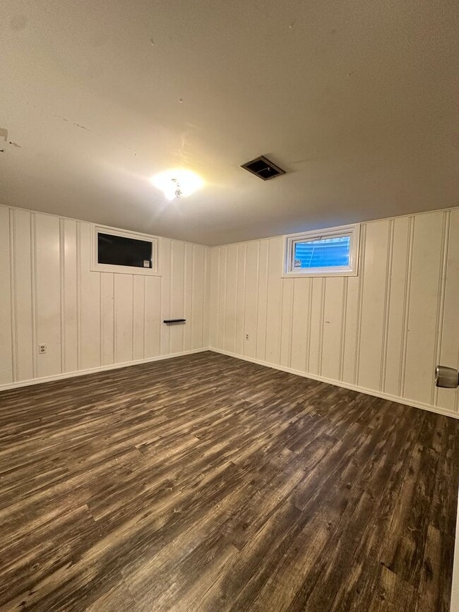 Building Photo - Charming 3-Bedroom, 1.5-Bath Home with Pool & Outdoor Entertaining Oasis