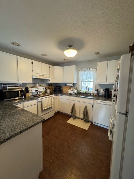 Kitchen - 121 Chestnut St