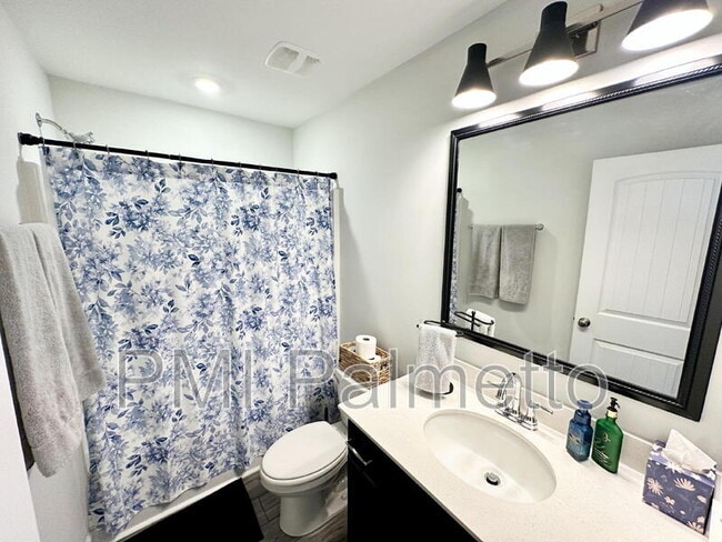 Building Photo - 1059 Ashcroft Cir