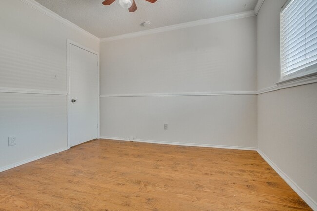 Building Photo - 9805 Briar Ridge Dr