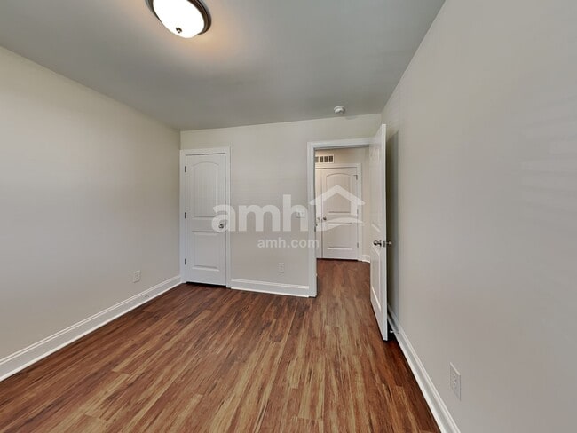 Building Photo - 102 White Ash Ln
