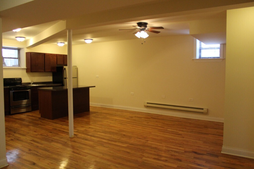 Building Photo - 1115 W Oakdale Ave