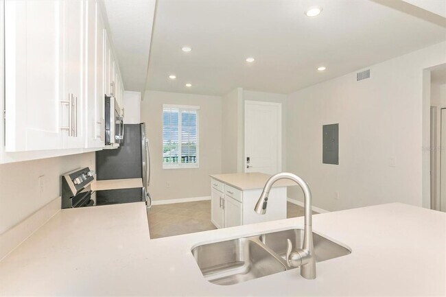 Building Photo - 12320 Wellen Golf St