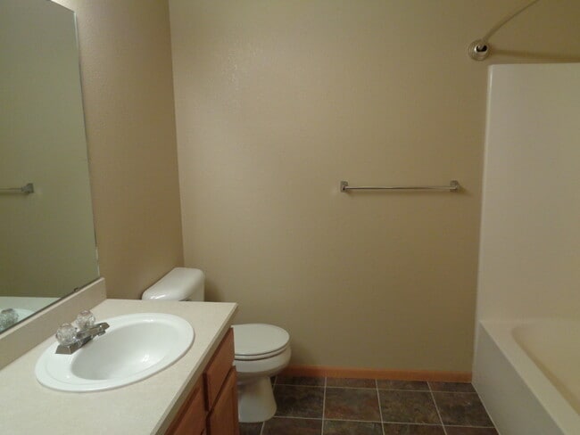 Building Photo - 2 Bedroom, 2 1/2 Bathroom Townhome on West End