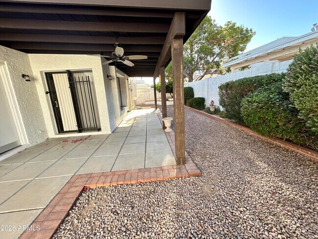 Building Photo - 1032 E Villa Maria Dr