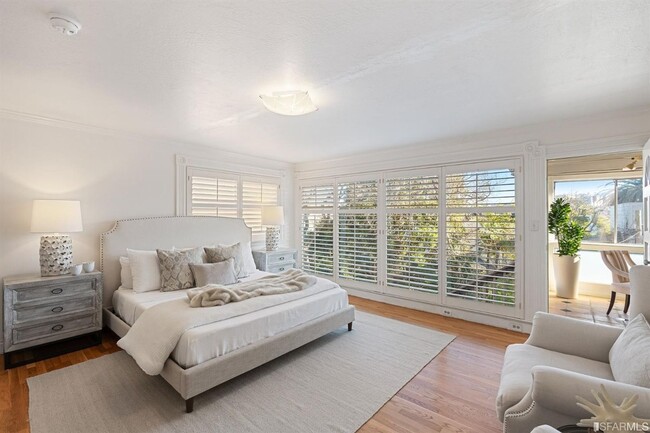 Building Photo - NEW! Stunning Pacific Heights Top-Floor Co...